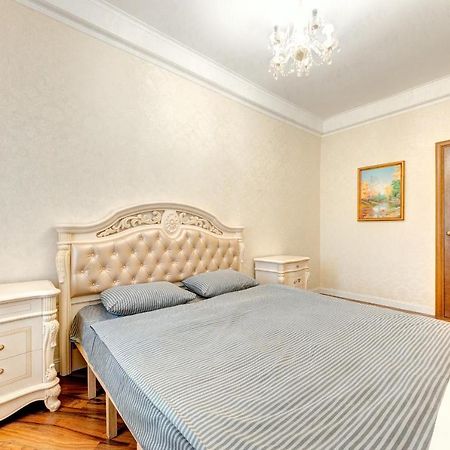 Apartments With 3 Rooms Near Palace Ukraine Kiev Eksteriør bilde