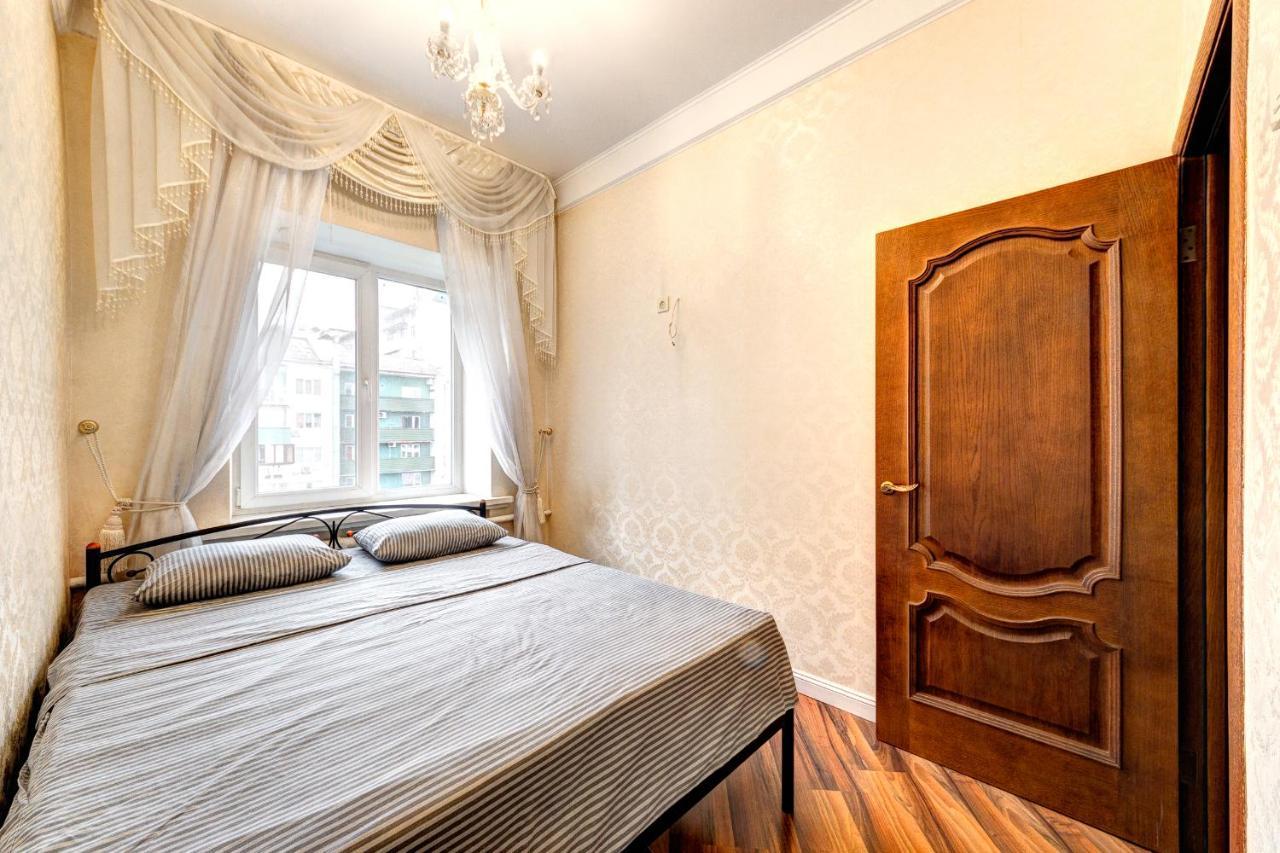 Apartments With 3 Rooms Near Palace Ukraine Kiev Eksteriør bilde