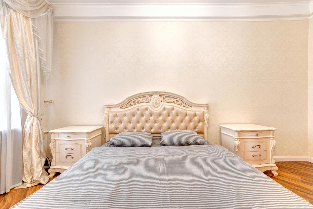 Apartments With 3 Rooms Near Palace Ukraine Kiev Eksteriør bilde