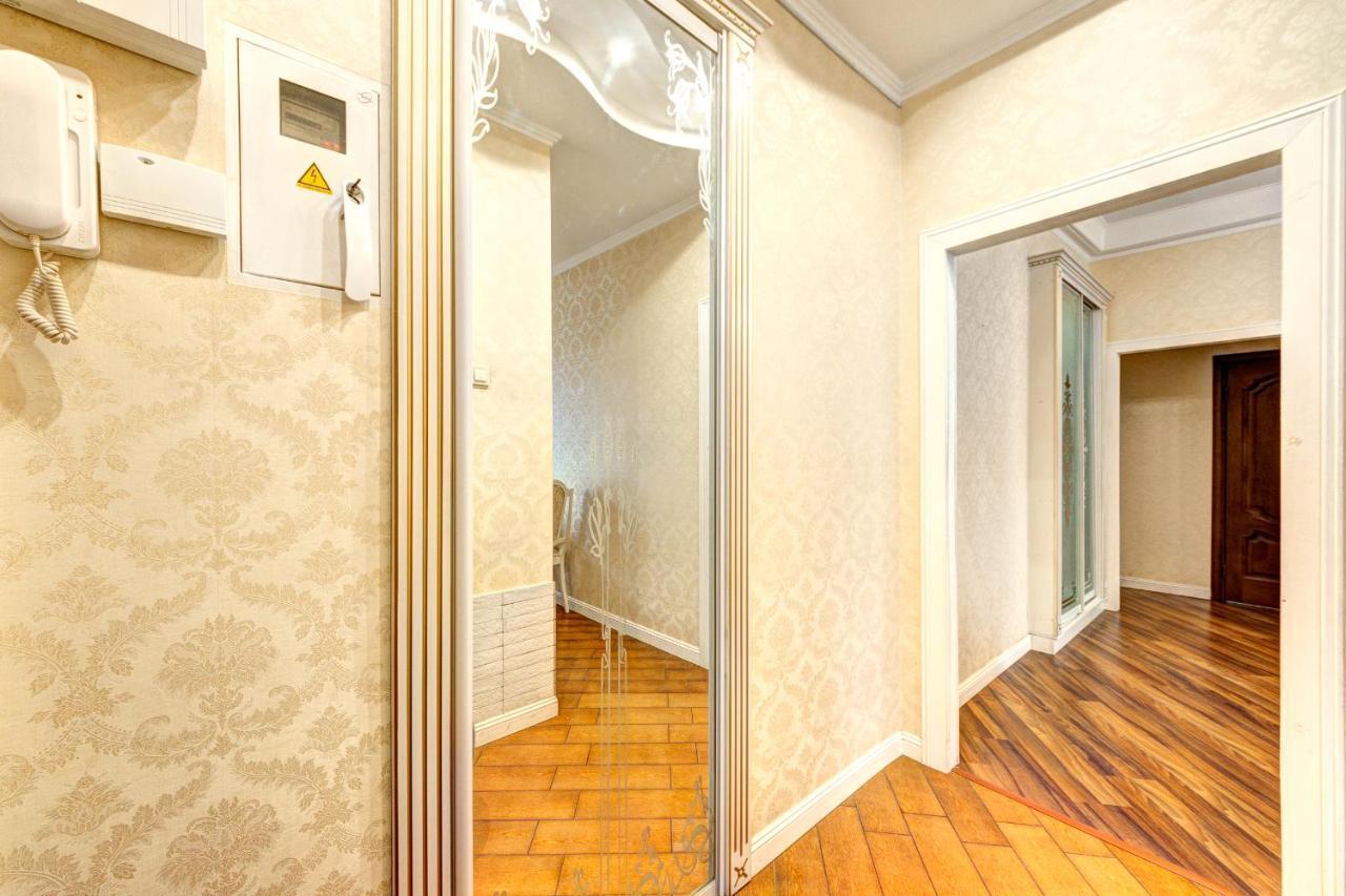 Apartments With 3 Rooms Near Palace Ukraine Kiev Eksteriør bilde